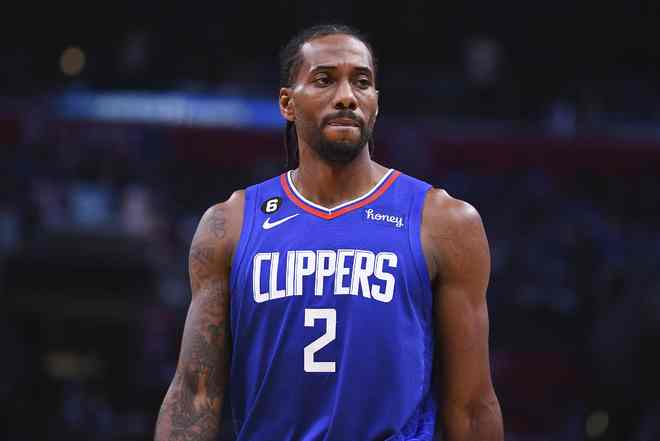 伦纳德投射神准，带领球队走向胜利(nba,伦纳德)