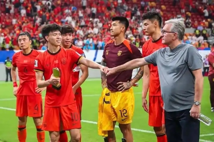 关于韩媒：中国足球又拿教练薪资当借口请了里皮也没进世界杯的信息