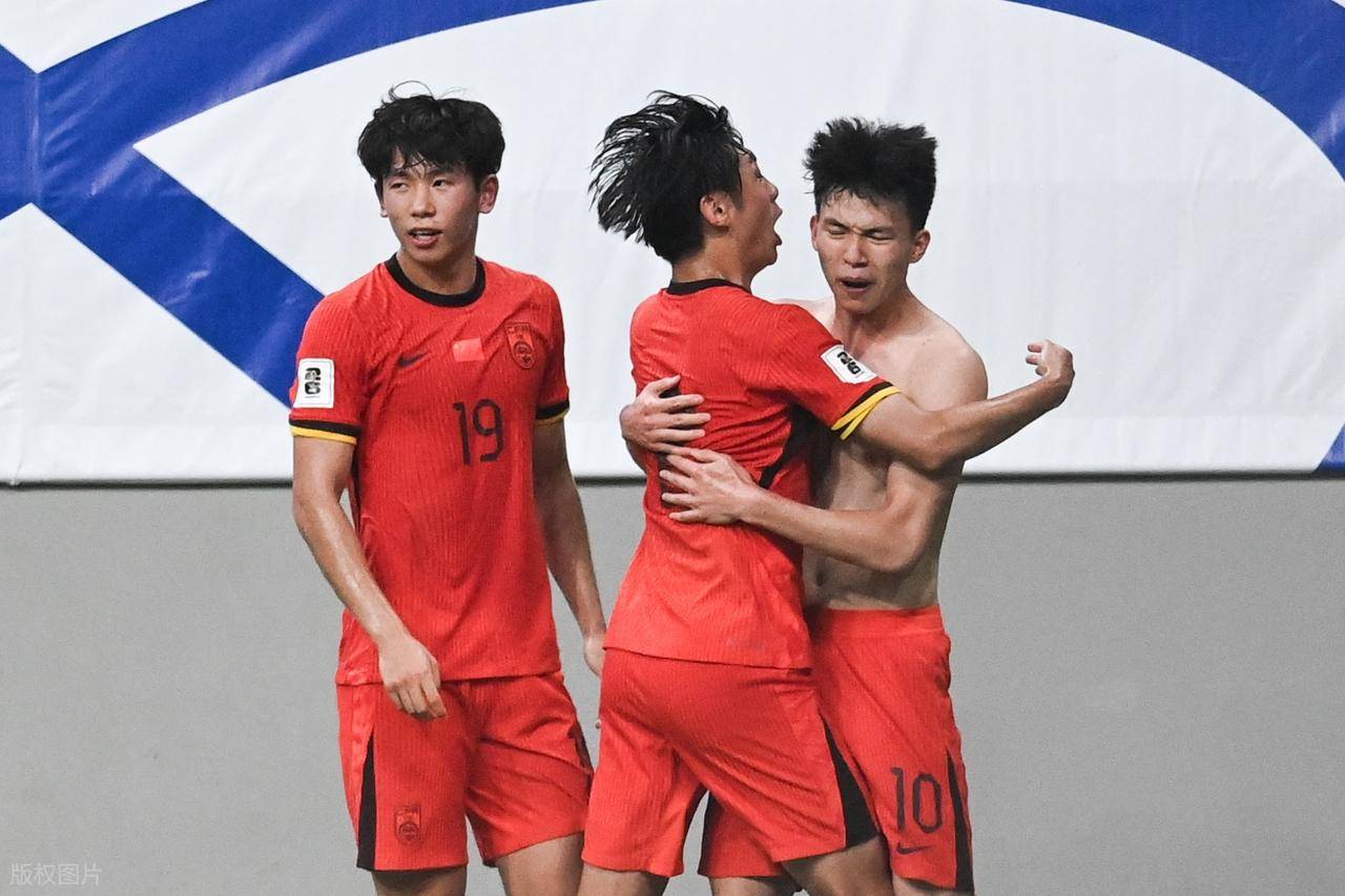 国足主帅竞聘添强援！前曼城教练来投，曾22场不败